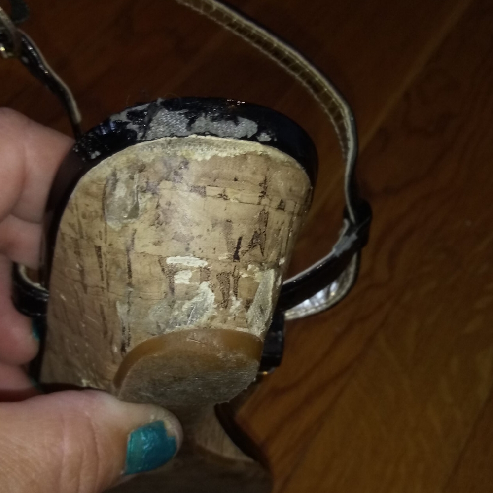Shoes - Picture 6 of 8